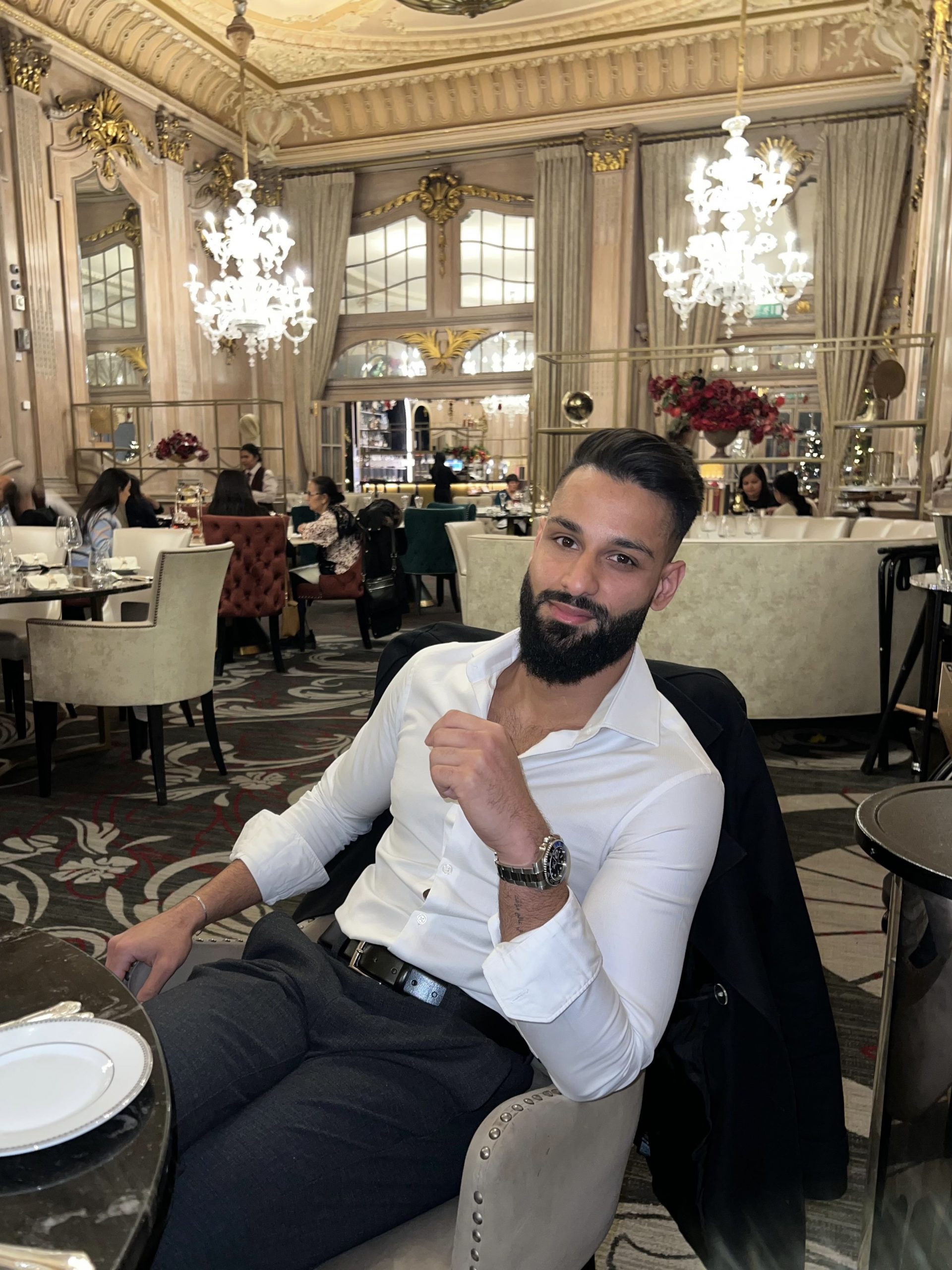 Facetune_16-12-2025-11-17-52 (1)